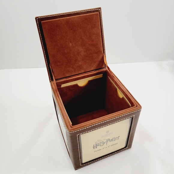 Warner Bros.  The Making of HarryPotter Gryffindor Cube Photo Frame NIB - Picture 4 of 7
